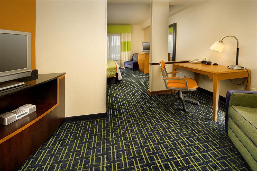 Fairfield Inn And Suites Кливланд Стая снимка