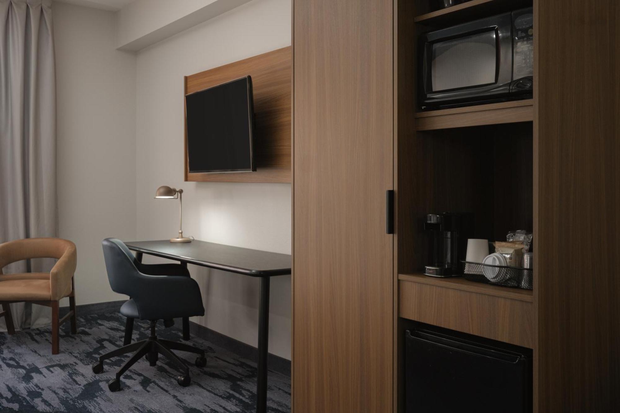 Fairfield Inn And Suites Кливланд Екстериор снимка
