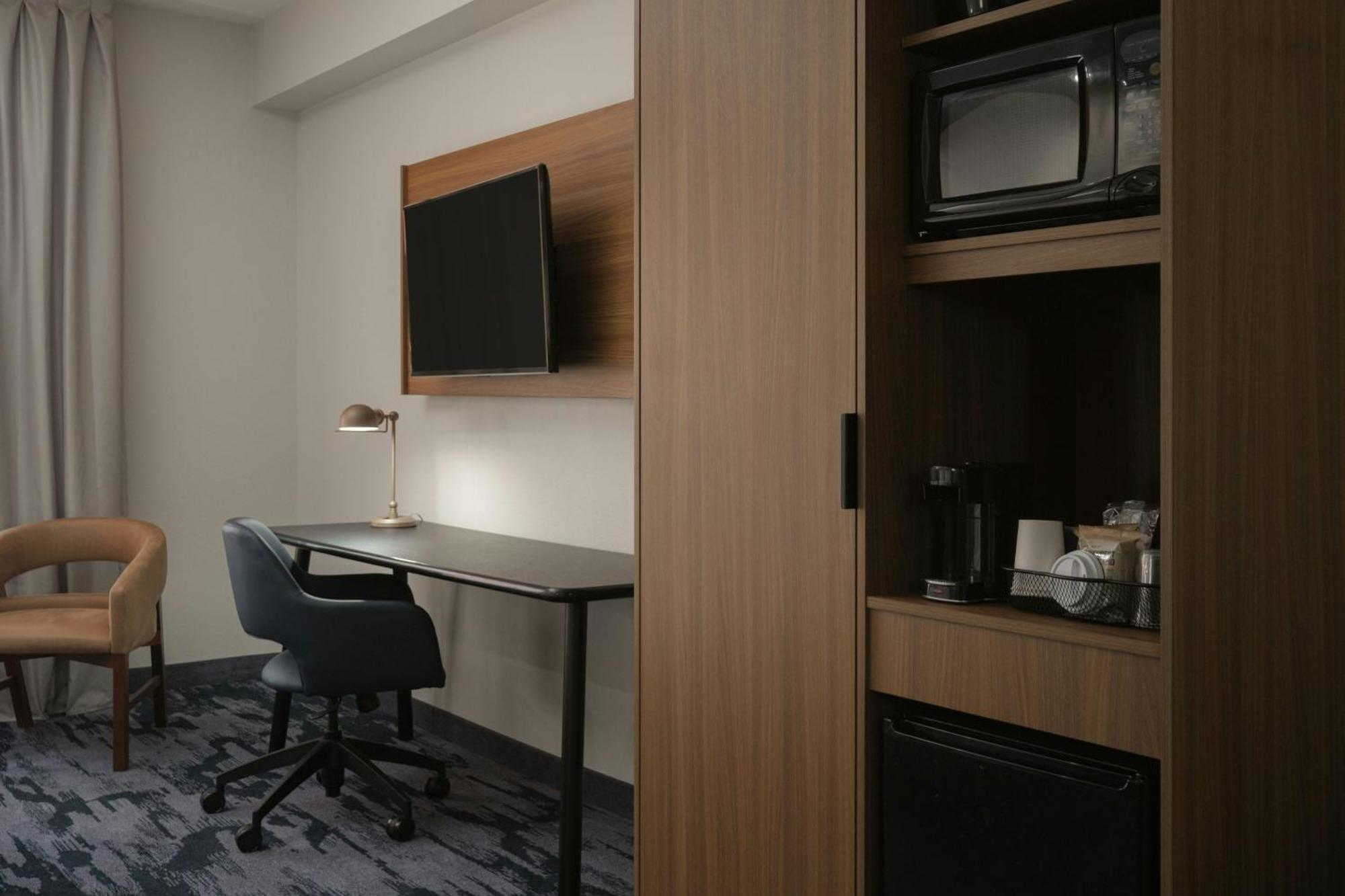 Fairfield Inn And Suites Кливланд Екстериор снимка